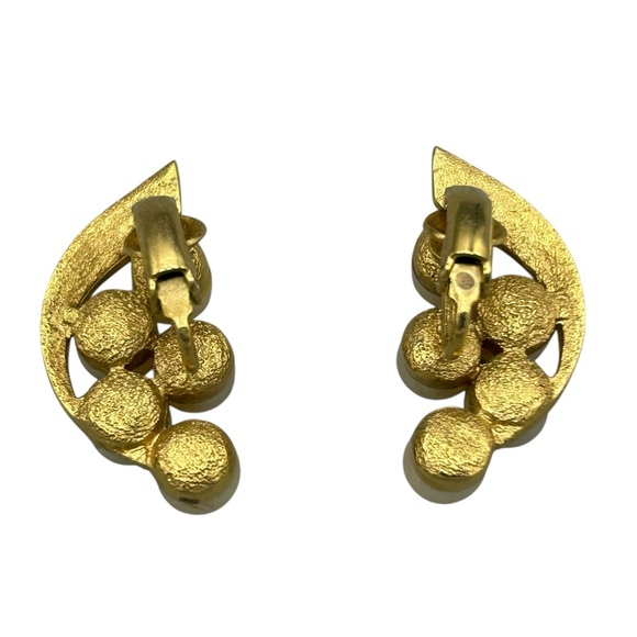 Vintage Gold Tone Pearl Cluster Clip On Earrings Mid Century Statement - Picture 3 of 9